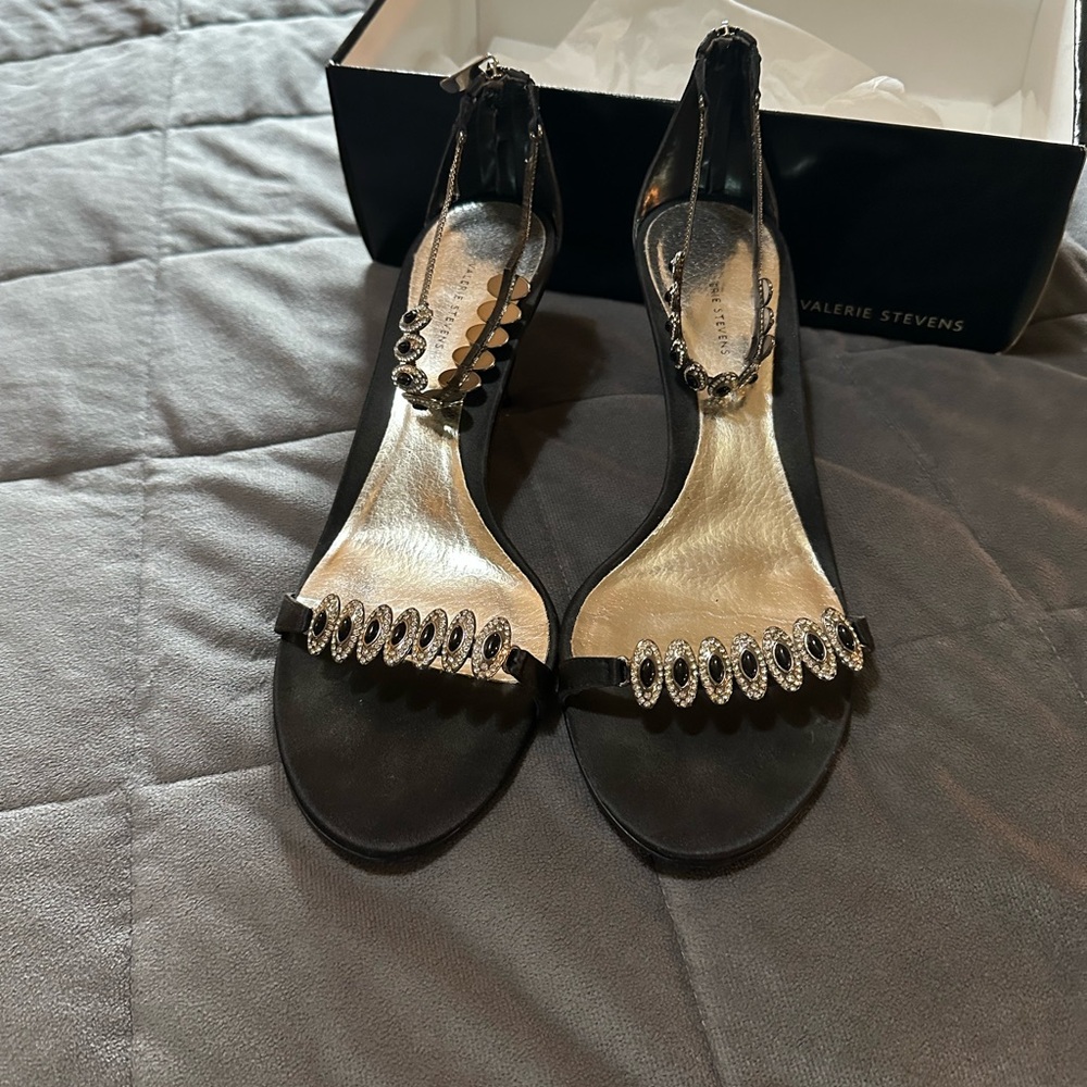 Valerie Stevens Black Heels Elegant Design